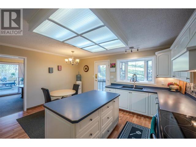 3808 Forsyth Dr, House detached with 6 bedrooms, 4 bathrooms and 2 parking in Okanagan Similkameen F BC | Image 19