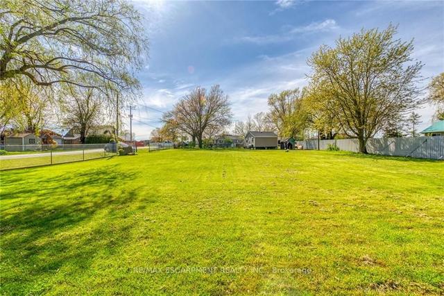 921 Lakeshore Rd, House detached with 2 bedrooms, 1 bathrooms and 4 parking in Haldimand County ON | Image 12