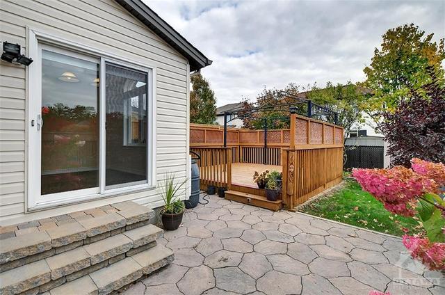 242 Horseshoe Crescent, Home with 3 bedrooms, 3 bathrooms and 2 parking in Ottawa ON | Image 25