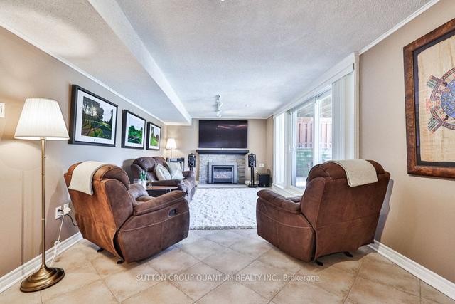 57 Decarie Cir, House detached with 4 bedrooms, 3 bathrooms and 5 parking in Toronto ON | Image 15