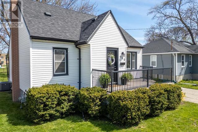 782 Wellington St, House detached with 3 bedrooms, 1 bathrooms and null parking in Sarnia ON | Image 1