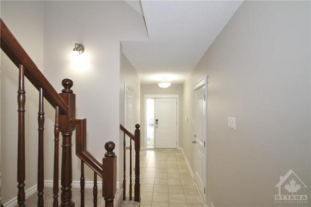 106 Brilia Private, Townhouse with 3 bedrooms, 3 bathrooms and 2 parking in Ottawa ON | Image 2