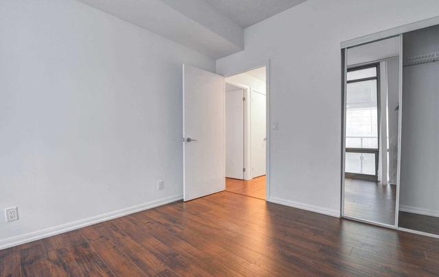 1010 - 832 Bay St, Condo with 3 bedrooms, 2 bathrooms and 1 parking in Toronto ON | Image 24