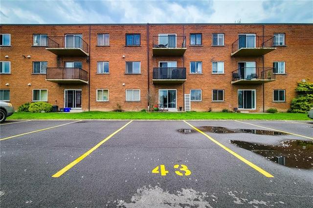 7 - 456 Carlton Street, Condo with 1 bedrooms, 1 bathrooms and 1 parking in St. Catharines ON | Image 1
