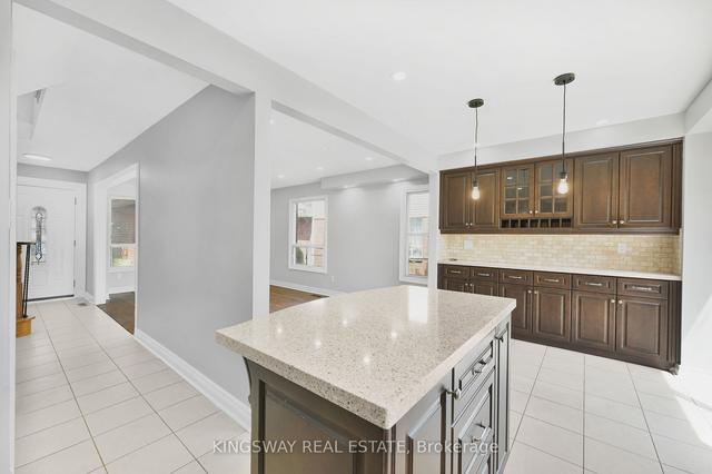 28 Tropical Ct, House detached with 3 bedrooms, 2 bathrooms and 4 parking in Brampton ON | Image 5