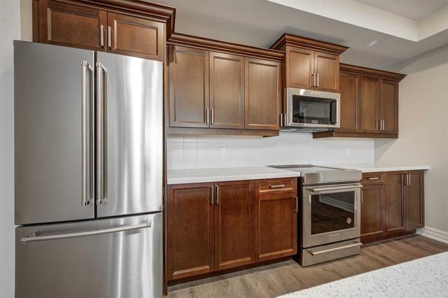 221 - 3290 New St, Condo with 2 bedrooms, 2 bathrooms and 1 parking in Burlington ON | Image 2
