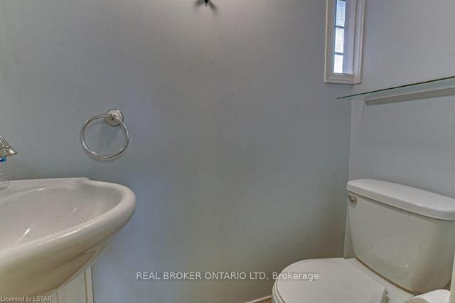 112 Emery St W, House detached with 3 bedrooms, 3 bathrooms and 6 parking in London ON | Image 13