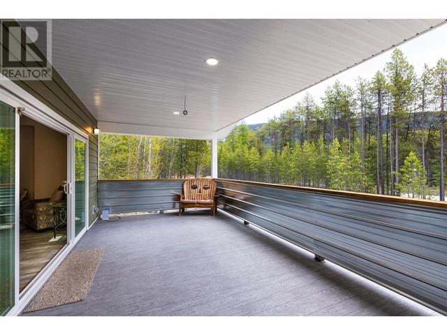 4820 33 Hwy, House detached with 5 bedrooms, 2 bathrooms and 6 parking in Kootenay Boundary E BC | Image 20