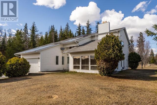 2436 W Knell Rd, House detached with 4 bedrooms, 3 bathrooms and null parking in Prince George BC | Image 5