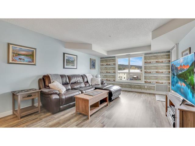 3216 - 205 Third Ave, Condo with 3 bedrooms, 2 bathrooms and 1 parking in Invermere BC | Image 3