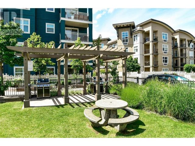 400 - 551 Yates Road, Condo with 2 bedrooms, 1 bathrooms and 1 parking in Kelowna BC | Image 6