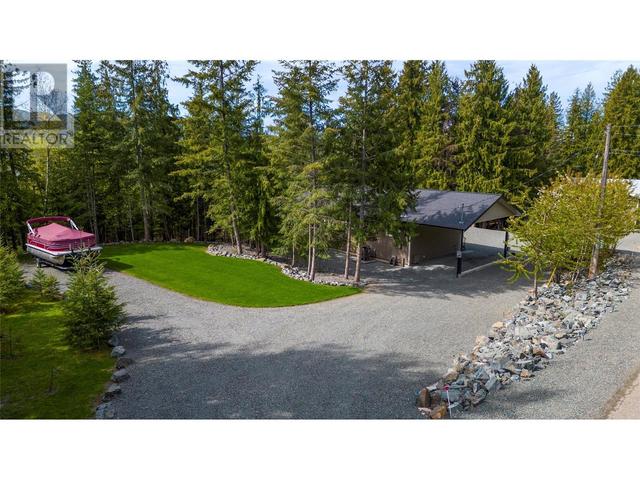 7430 Stampede Trail, House detached with 3 bedrooms, 2 bathrooms and 4 parking in Columbia Shuswap F BC | Image 82