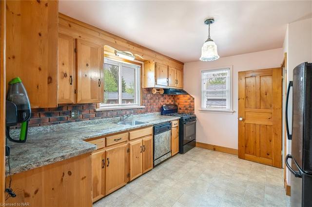 9 Hallcrest Ave, House detached with 3 bedrooms, 2 bathrooms and 3 parking in St. Catharines ON | Image 4