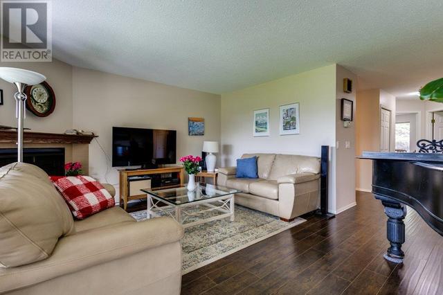 2226 Golf Course Dr, House attached with 2 bedrooms, 2 bathrooms and 2 parking in West Kelowna BC | Image 12