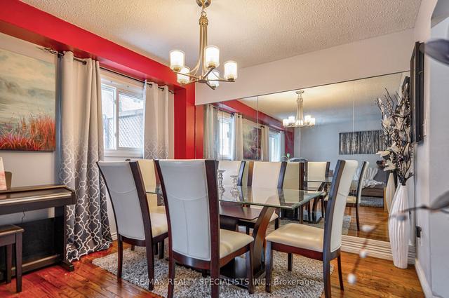 60 Enmount Dr, Townhouse with 3 bedrooms, 2 bathrooms and 2 parking in Brampton ON | Image 2