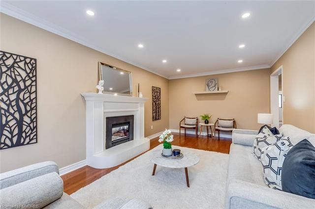 2176 Dunvegan Avenue, House detached with 5 bedrooms, 3 bathrooms and 4 parking in Oakville ON | Image 47