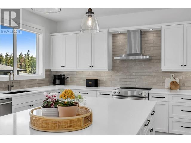 99 Forest Edge Pl, House detached with 5 bedrooms, 3 bathrooms and 2 parking in Kelowna BC | Image 11