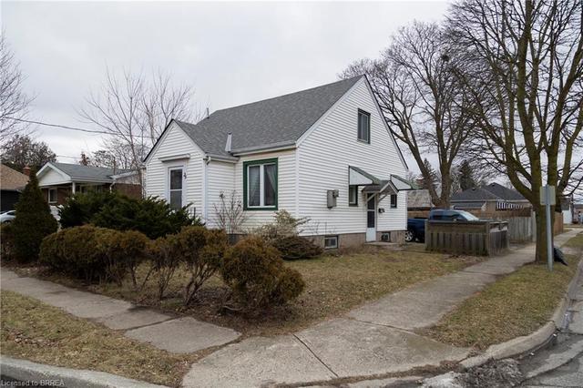 29 Curtis St, House detached with 3 bedrooms, 1 bathrooms and null parking in Brantford ON | Image 1
