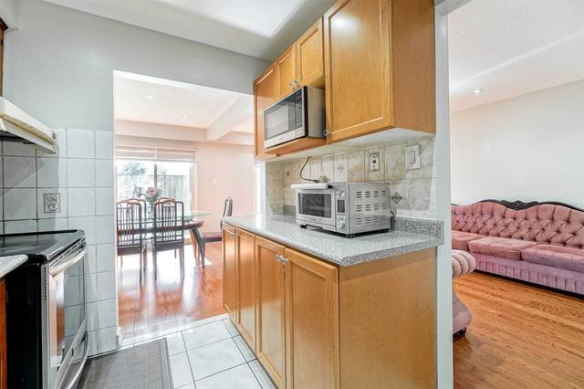 30 - 101 Dundalk Dr, Townhouse with 3 bedrooms, 3 bathrooms and 3 parking in Toronto ON | Image 2