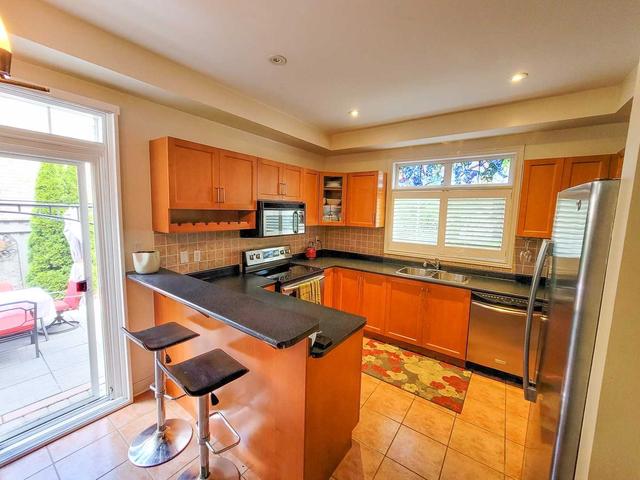 106 Santa Maria Tr, House detached with 3 bedrooms, 3 bathrooms and 4 parking in Vaughan ON | Image 6