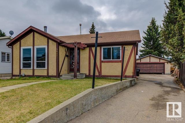 5615 39 Ave Nw, House detached with 4 bedrooms, 2 bathrooms and null parking in Edmonton AB | Image 2