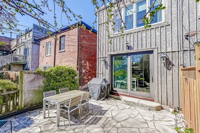 301 Sumach St, House attached with 3 bedrooms, 2 bathrooms and 1 parking in Toronto ON | Image 10