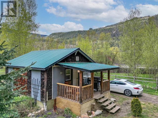 2370 Trans Canada Highway, House detached with 2 bedrooms, 1 bathrooms and 20 parking in Columbia Shuswap E BC | Image 43