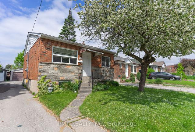 52 Sixteenth St, House detached with 2 bedrooms, 2 bathrooms and 1 parking in Toronto ON | Image 1