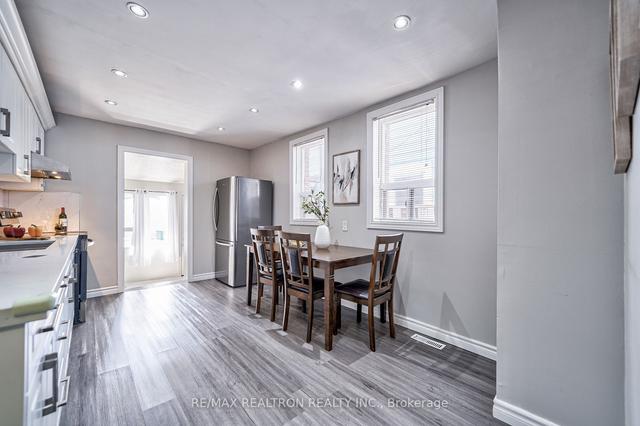91 Yarmouth Rd, House attached with 3 bedrooms, 3 bathrooms and 3 parking in Toronto ON | Image 2