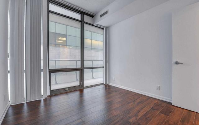 1010 - 832 Bay St, Condo with 3 bedrooms, 2 bathrooms and 1 parking in Toronto ON | Image 25