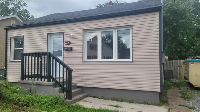 404 Welland Ave, House detached with 3 bedrooms, 2 bathrooms and 2 parking in St. Catharines ON | Image 2