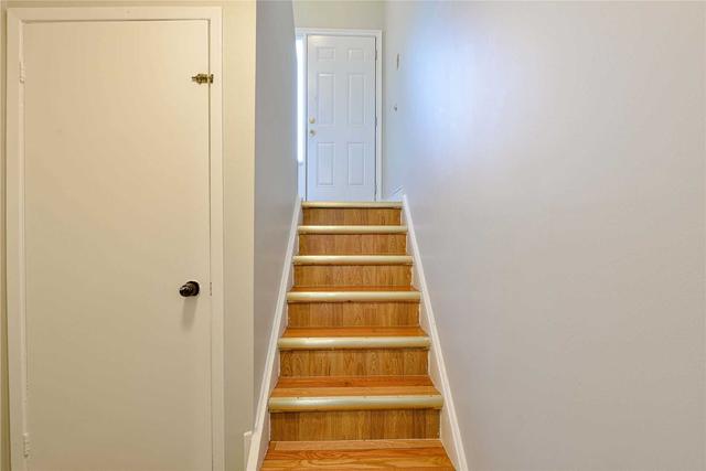35 Carleton Pl, Townhouse with 3 bedrooms, 2 bathrooms and 2 parking in Brampton ON | Image 24