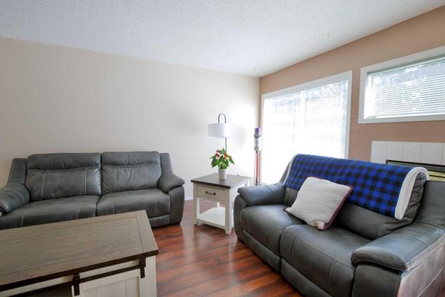 8 - 465 Makenny Street, Home with 3 bedrooms, 2 bathrooms and 4 parking in Hinton AB | Image 7