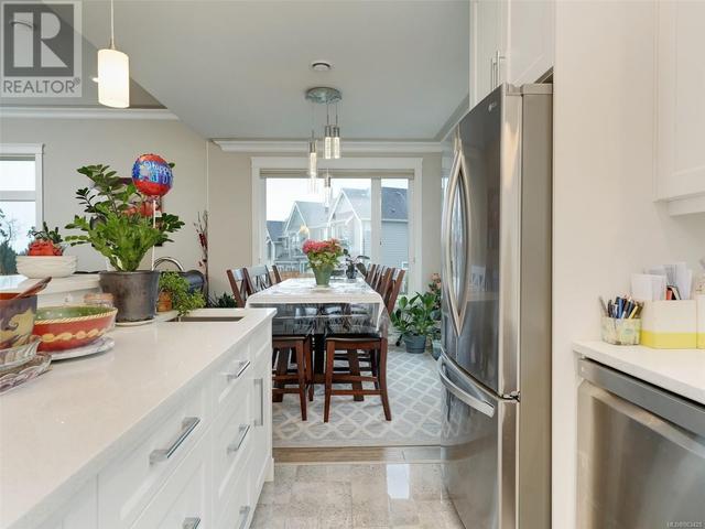 1210 Flint Ave, House detached with 6 bedrooms, 4 bathrooms and 5 parking in Langford BC | Image 10
