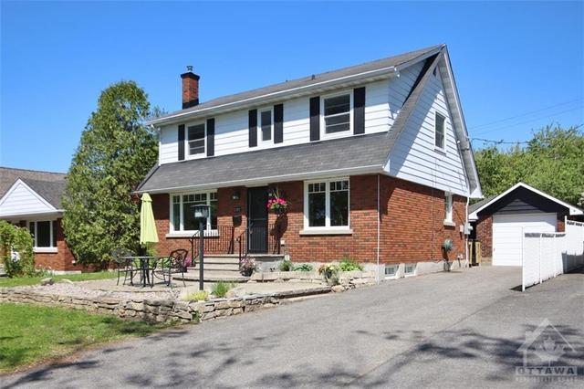 2107 Niagara Dr, House detached with 4 bedrooms, 2 bathrooms and 4 parking in Ottawa ON | Image 1