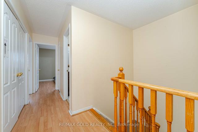 33 Willow Park Dr, House detached with 3 bedrooms, 4 bathrooms and 6 parking in Brampton ON | Image 3