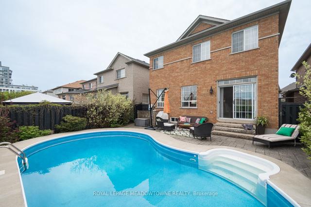 166 Manley Ln, House detached with 4 bedrooms, 4 bathrooms and 4 parking in Milton ON | Image 35