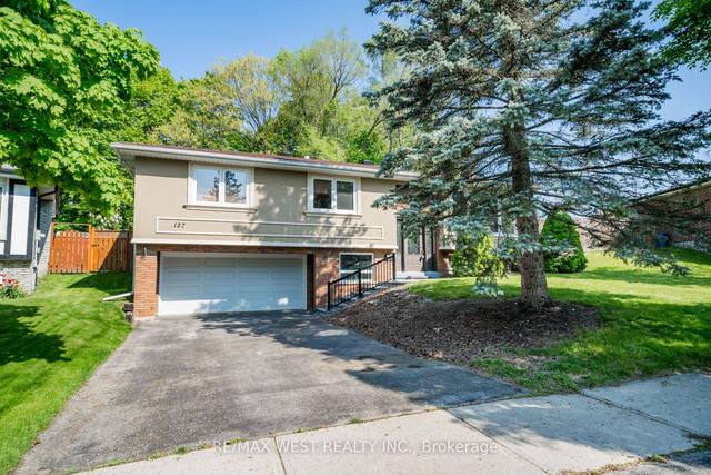 127 Weir Cres, House detached with 3 bedrooms, 3 bathrooms and 5 parking in Toronto ON | Image 1