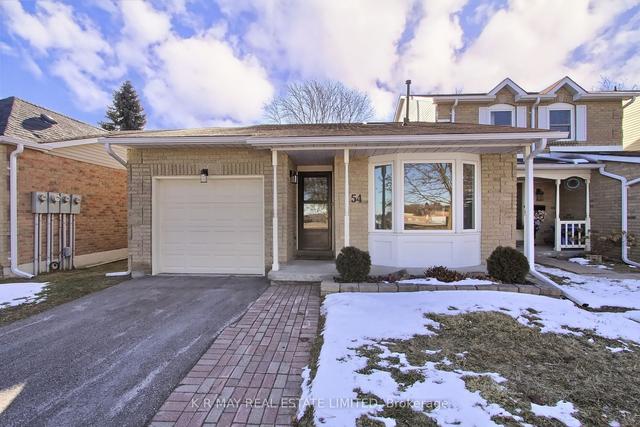 54 Adams Ct, Townhouse with 3 bedrooms, 2 bathrooms and 2 parking in Uxbridge ON | Image 1