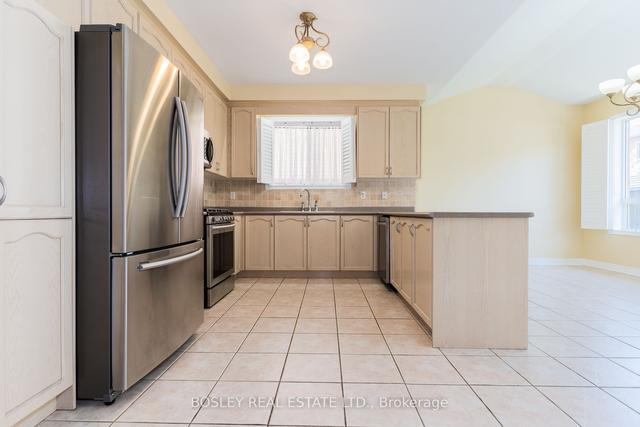 27 Tacc Trail, House detached with 3 bedrooms, 3 bathrooms and 6 parking in Vaughan ON | Image 2