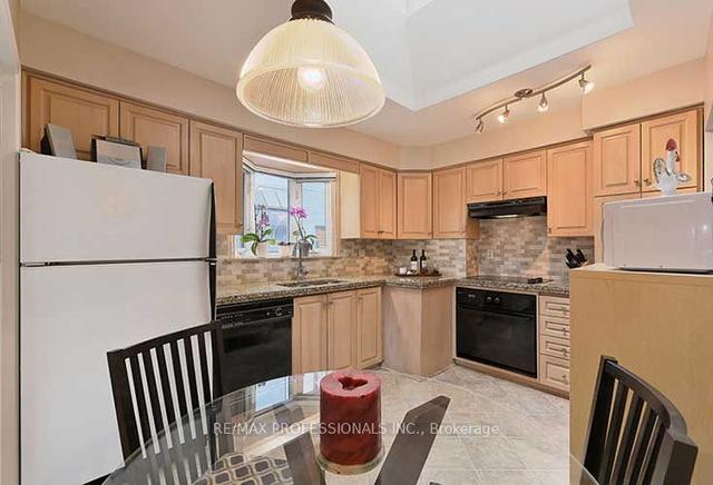 468 Martin Grove Rd, House detached with 3 bedrooms, 1 bathrooms and 5 parking in Toronto ON | Image 4