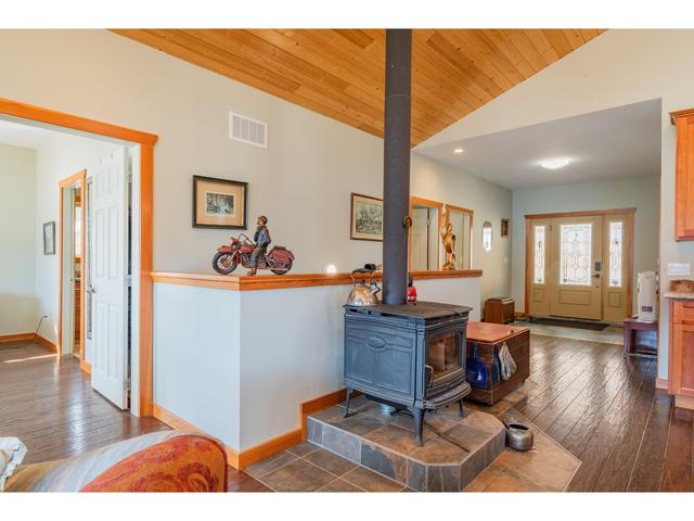 3558 Sprague St, House detached with 3 bedrooms, 4 bathrooms and null parking in Central Kootenay D BC | Image 82