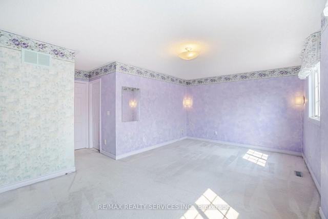 17 Hartnell Sq, Townhouse with 2 bedrooms, 3 bathrooms and 3 parking in Brampton ON | Image 9