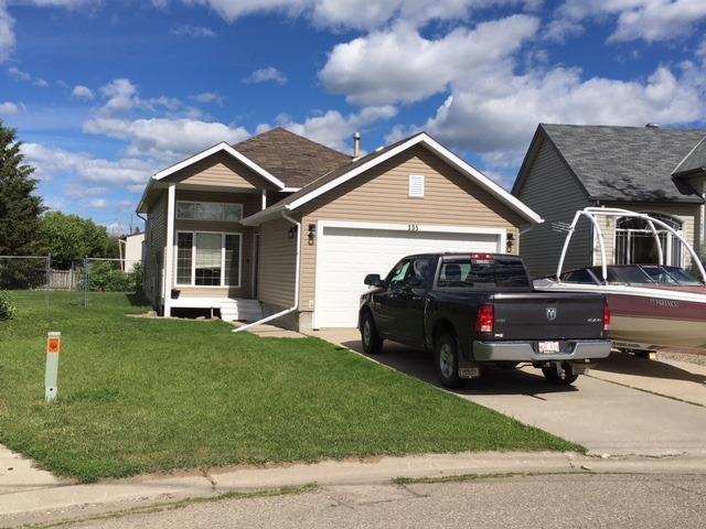135 South 150 West, House detached with 3 bedrooms, 3 bathrooms and 2 parking in Raymond AB | Image 1