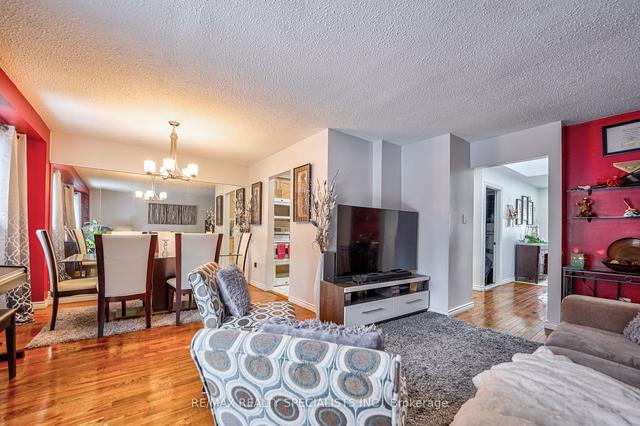60 Enmount Dr, Townhouse with 3 bedrooms, 2 bathrooms and 2 parking in Brampton ON | Image 32
