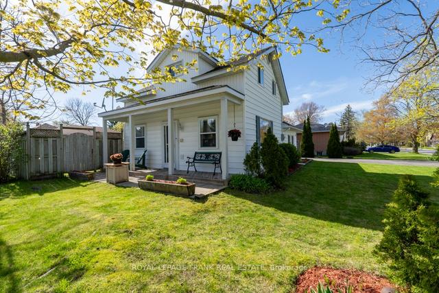 95 Adelaide St N, House detached with 3 bedrooms, 2 bathrooms and 10 parking in Kawartha Lakes ON | Image 1