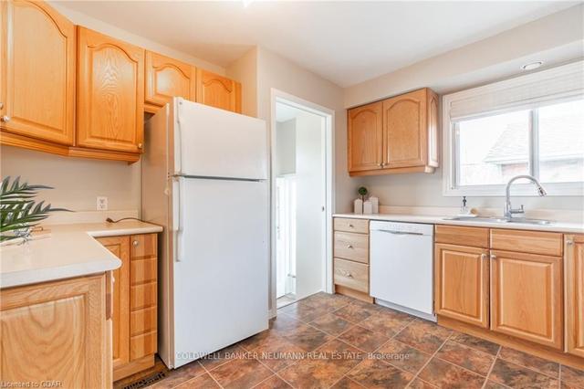 20 Barton St, House detached with 1 bedrooms, 2 bathrooms and 6 parking in Guelph ON | Image 27