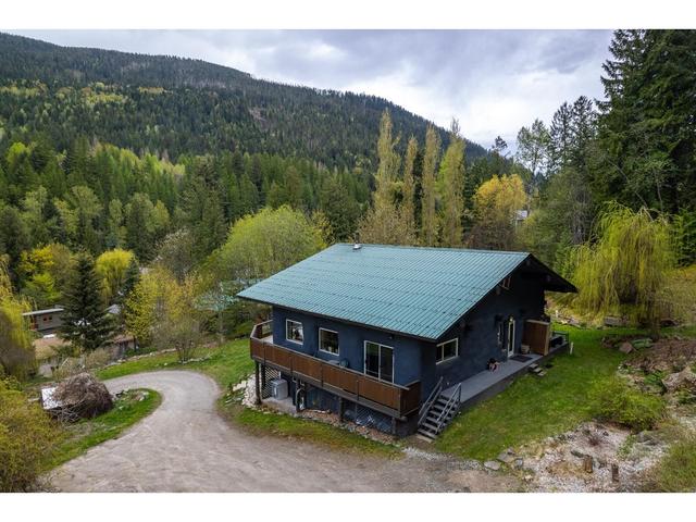 2026 Perrier Rd, House detached with 4 bedrooms, 4 bathrooms and null parking in Nelson BC | Image 57