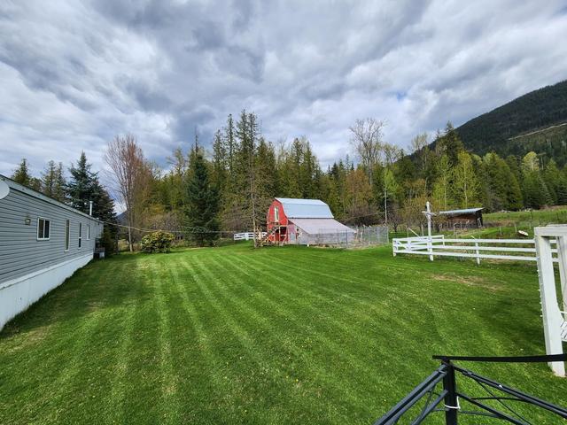 574 Mccormack Rd, House detached with 0 bedrooms, 0 bathrooms and null parking in Central Kootenay K BC | Image 17