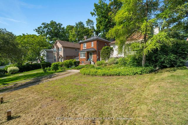 21 Glen Davis Cres, House detached with 4 bedrooms, 5 bathrooms and 2 parking in Toronto ON | Image 3